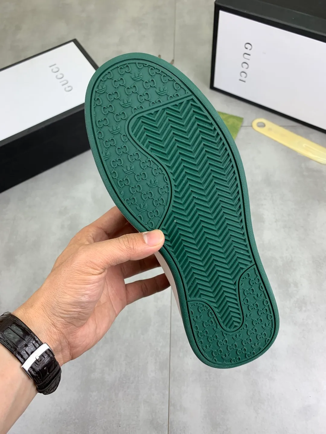 Men's men's shoes 💰P420💰【New model】 🆘 The latest model from Gucci official website🎁Classic casual and fashionable men's shoes👟Best model💥The style is simple and elegant, exclusive for trendy men. Unique official website latest brand elements👑Gucci original decoration, fashionable and generous, the fabric is made of original soft calfskin➕Comfortable soft pigskin lining ✅Wear-resistant rubber outsole specified on the official website_Full of elasticity, the classic model taken at the counter 🎬Color: 3️⃣colors available😍Number of codes: 38-44 (45 46 customized)